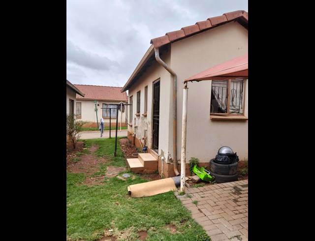2 BEDROOM TOWNHOUSE FOR SALE IN CLAYVILLE